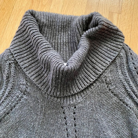 Ann Taylor LOFT Charcoal Gray Cowl Neck Asymmetrical Hem Sweater Size M - Picture 4 of 12